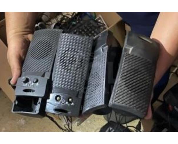 Foto de PORCIÚNCULA/RJ - Material de informática (monitores, DVD, mini system, notebook, som, cabos, câmeras de vigilância, retroprojetor, calculadora, impressora, CPUs). 