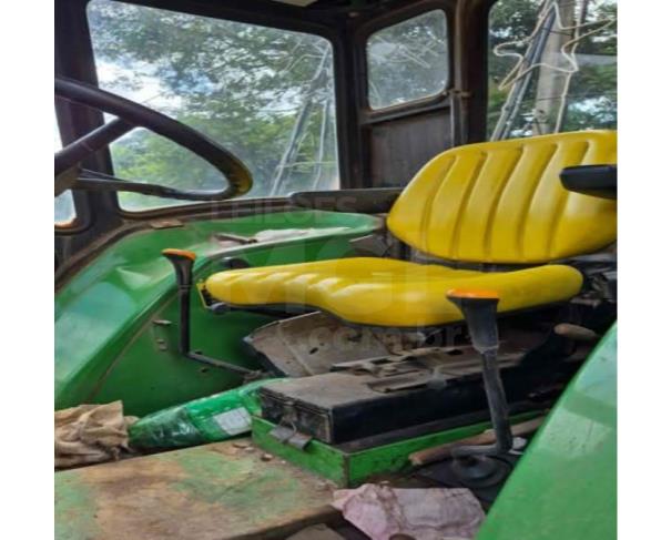 Foto de CAMPESTRE DA SERRA/RS - Trator Agrícola Cabinado John Deere– modelo 5600 – 4x4