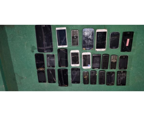 Foto de ITAÚNA/MG - LOTE COM 25 CELULARES 12 TELEFONES 2 POTENCIA DE SOM