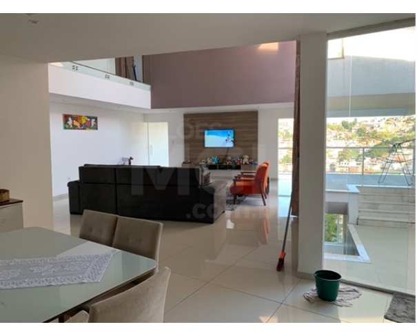 Foto de JUIZ DE FORA/MG — Casa com 5 quartos (duas suítes com closet) no bairro Estrela Sul 