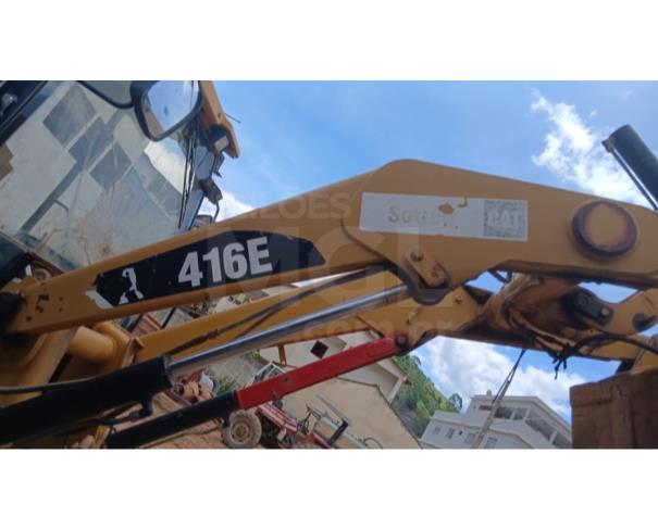 Foto de CHALÉ/MG - Retroescavadeira Cartepillar, modelo 416E