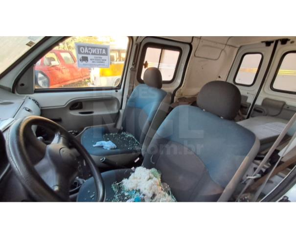 Foto de CAXAMBU/MG - Renault Kangoo Rontan Ambulância, 2013/2014, FLEX 