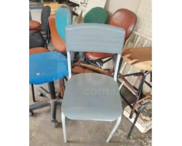 Foto de SANTA CRUZ DO RIO PARDO/SP - Mesas, cadeiras, balança, filtro, bebedouro, fogão industrial, carteiras, televisão, mini system, DVD, liquidificador industrial - Escola Maria Jose Rios
