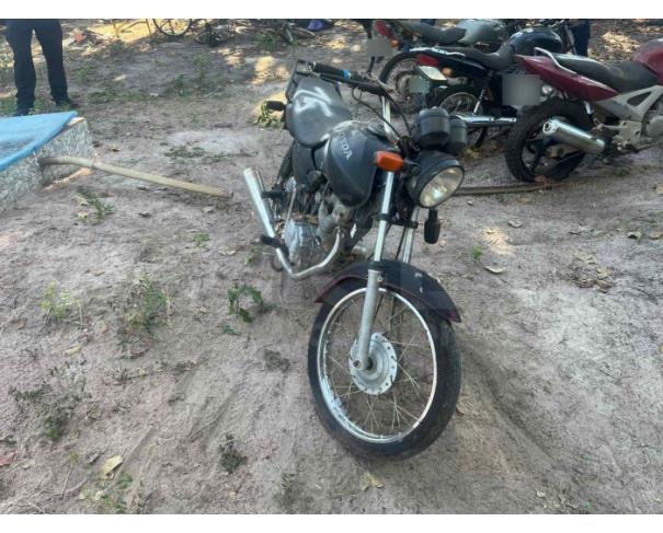 Foto de ARAGUAPAZ/GO - Motocicleta HONDA CG 125 Titan - PARA RETIRADA DE PEÇAS - MOTOR INSERVÍVEL