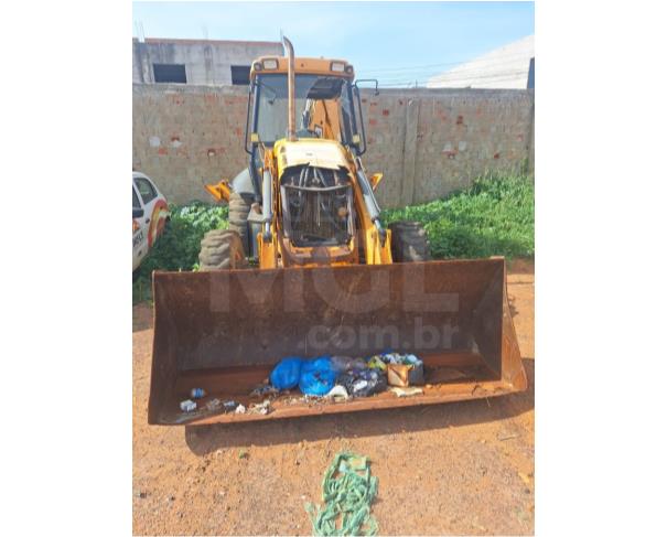 Foto de IRECÊ/BA - Retroescavadeira JCB, modelo 3C, cor amarela