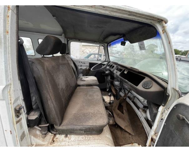 Foto de JUNDIAÍ/SP-VEÍCULO CONSERVADO SEM MOTOR-VW/KOMBI-1996/1996