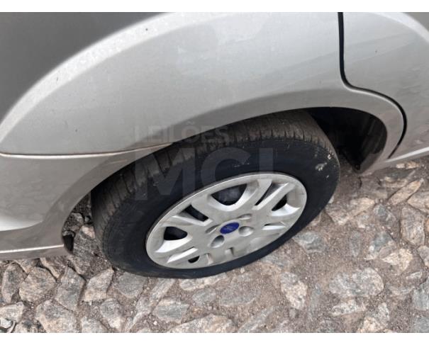 Foto de ITAÚNA/MG FORD/FIESTA SEDAN 1.6 ANO 2011/2012 COR PRATA