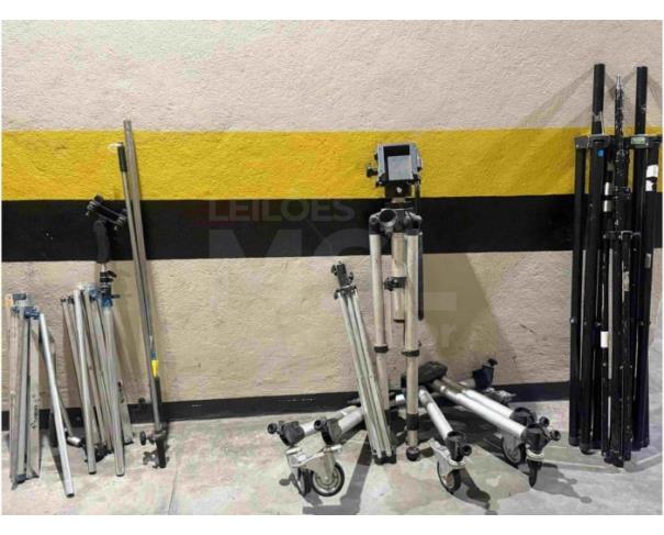 Foto de BELO HORIZONTE/MG - EQUIPAMENTOS DE ÁUDIO E ACESSÓRIOS DIVERSOS – PEDESTAIS, CARREGADOR E BATERIA