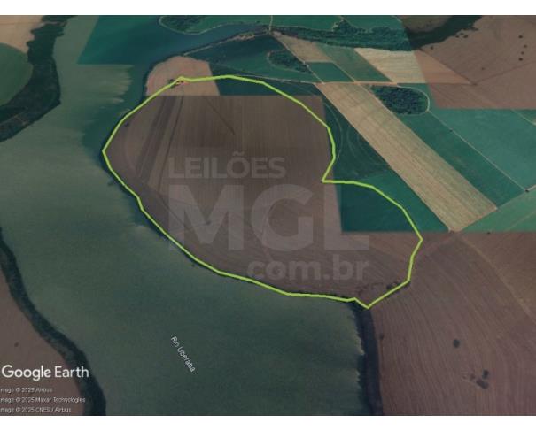 Foto de CONCEIÇÃO DAS ALAGOAS/MG — Fazenda com 146.41 hectares e benfeitorias no Volta Grande