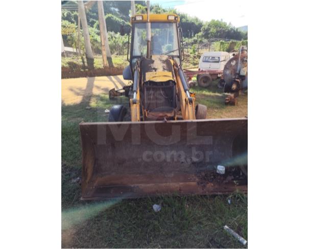 Foto de PORCIÚNCULA/RJ- Retroescavadeira JCB, modelo 3C, ano 2010.