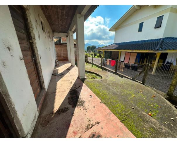 Foto de NOVA BRÉSCIA/RS - Material proveniente da demolição de edificação em alvenaria (antiga Escola Municipal de 1.º Grau Incompleto Dom João Becker), com área construída de 141,51 m². 