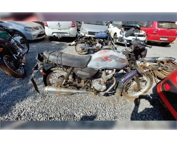 Foto de APARECIDA DE GOIÂNIA/GO - Motocicleta HONDA CG 125 Titan - PARA RETIRADA DE PEÇAS - MOTOR INSERVÍVEL