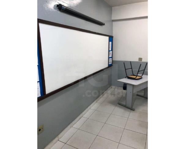 Foto de LEOPOLDINA/MG — Prédio comercial com 3 pavimentos no Centro
