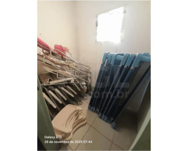 Foto de ELDORADO/MS - Diversos itens: camas para dormir infantil, cadeiras para refeições infantis