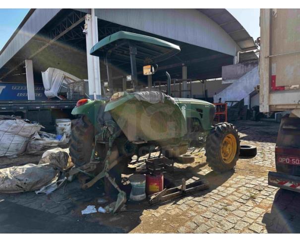 Foto de PIRAPETINGA/MG - Trator John Deere