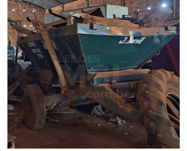 Foto de SANTA CRUZ DO RIO PARDO/SP - Caçamba carregadeira calcareadeira -Distribuidor de Fertilizante Jumil