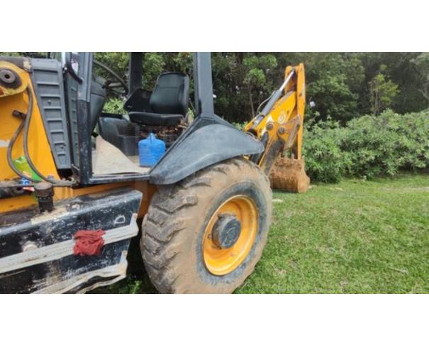 Foto de DIVINÓPOLIS/MG - Retroescavadeira JCB, modelo 3C.