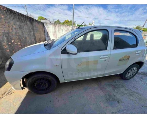 Foto de TEIXEIRÓPOLIS/GO -  Toyota Etios HB X VSC M, 2019/2020, FLEX, BRANCA 