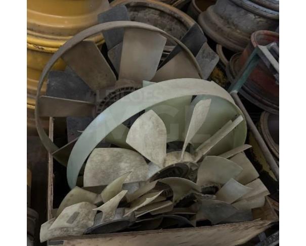 Foto de CONTAGEM /MG AFTER COOLERS CATERPILLAR, HELICES DE EQUIPAMENTOS DIVERSOS, 1 CAÇAMBA RETRO ESCAVADEIRA JOHN DEERE, 1 PALETE DE MATERIAL DE DESGASTE DE EQUIPAMETOS DIVERSOS NO ESTADO EM QUE SE ENCOTRAM.-- PA13009