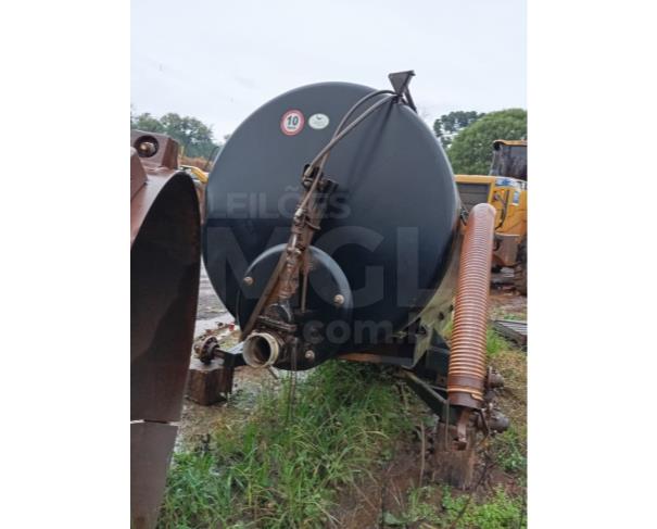 Foto de FLOR DA SERRA DO SUL/PR-Distribuidor de Adubo Lumeco Industrial (CHORUMEIRA), modelo LMC 4000L.
