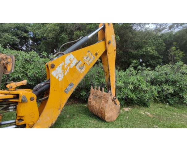 Foto de DIVINÓPOLIS/MG - Retroescavadeira JCB, modelo 3C.