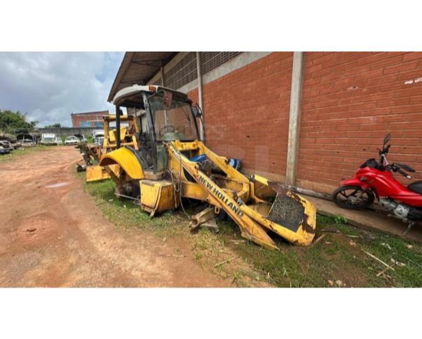 Foto de VALENÇA/BA – Retroescavadeira New Holland B90B