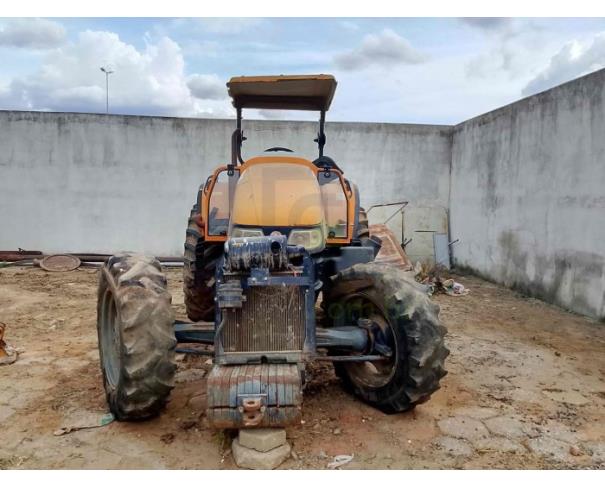 Foto de SÃO GERALDO DO BAIXIO/MG - Trator Budny, modelo 7540, 4x4