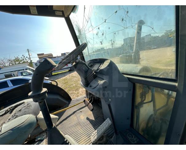 Foto de Marataízes/ES- Retroescavadeira New Holland, modelo B95B