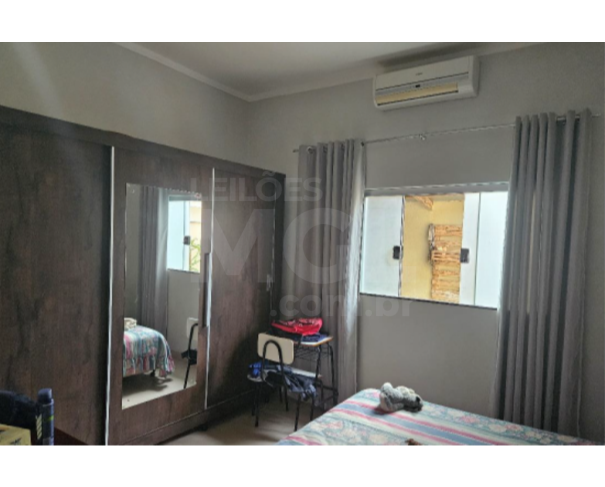 Foto de PIACATU/SP — Casa residencial e seus respectivo lote com área de 270,00m²