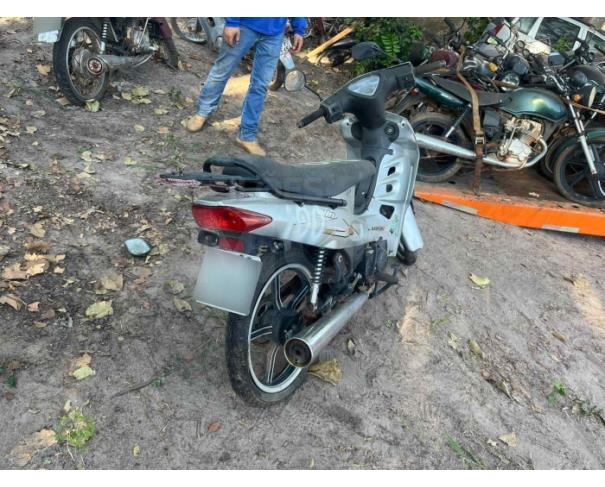 Foto de ARAGUAPAZ/GO - Motocicleta KASINSKI WIN 110 60 - PARA RETIRADA DE PEÇAS - MOTOR INSERVÍVEL