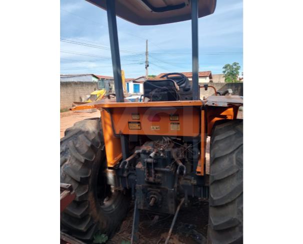 Foto de DOURADOQUARA/MG - Trator Agrícola Budny, modelo BDY 7540, 4X4.