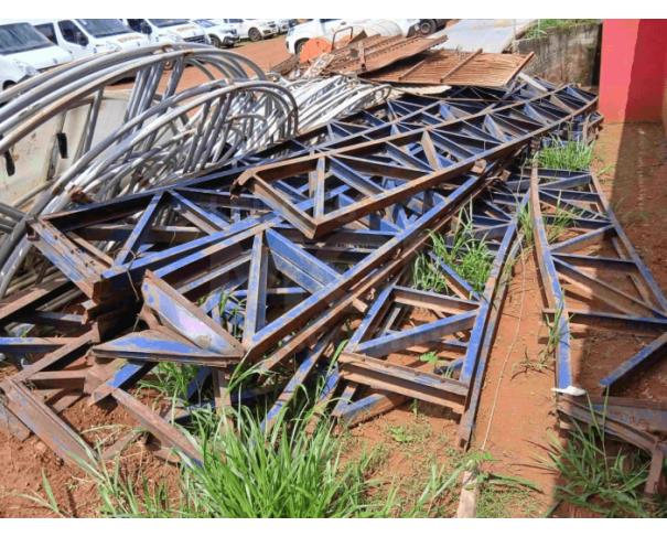 Foto de PARAGUAÇU/MG - Sucatas e materiais metálicos diversos (estruturas metálicas, treliças, grades, tubos, chapas, placas de sinalização, reservatórios/tanques metálicos e peças diversas)