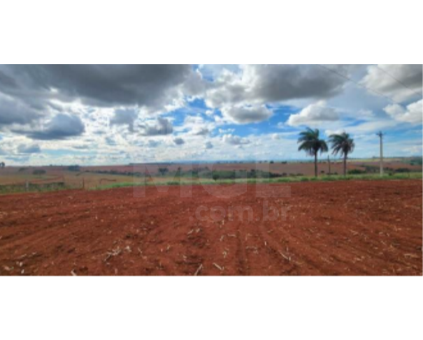 Foto de LUZ/MG – Terreno rural com a área de 16,41,94ha, denominado Fazenda Águas Claras 