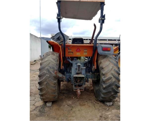 Foto de SÃO GERALDO DO BAIXIO/MG - Trator Budny, modelo 7540, 4x4