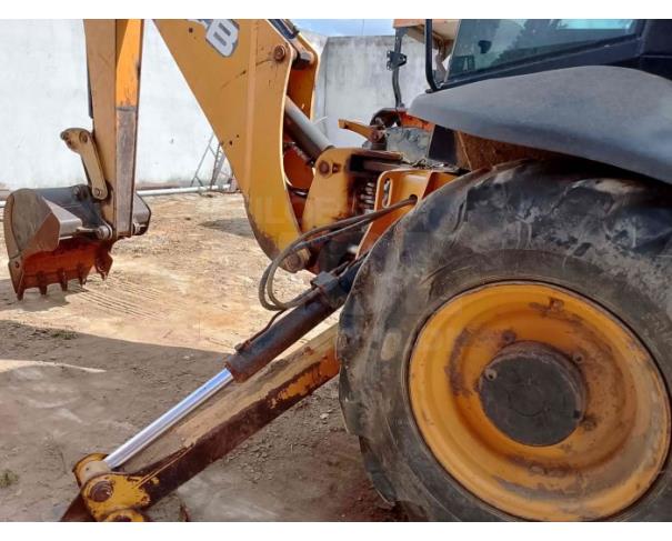 Foto de SÃO GERALDO DO BAIXIO/MG -  Retroescavadeira JCB, modelo 3C.