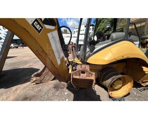 Foto de ITABIRITO/MG - Retroescavadeira Caterpillar 416E