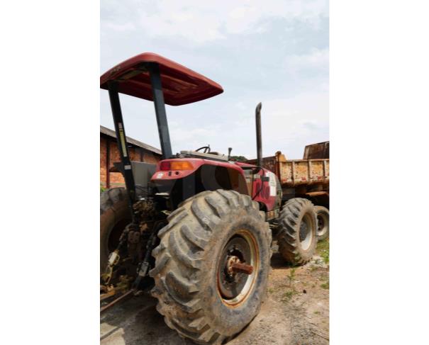 Foto de BELA VISTA DO TOLDO/SC - Trator agrícola Case IH, modelo Maxxum, cor vermelho