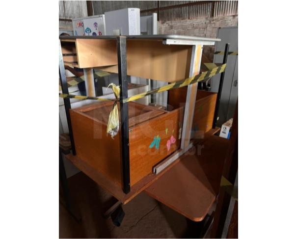 Foto de PONTES GESTAL/SP - Móvel Pulpito, armário de madeira, Mesas de madeira escrivaninha, Macas obstétricas, gabinete de aço, Armários de madeira e mesa, Mesas de madeira, Armário TV com rodas, Mesas de madeira