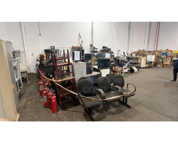 Foto de MANAUS/AM - ARMÁRIOS, CADEIRAS, COMPRESSOR, EXTINTOR, FRIGOBAR, FURADEIRA, GUILHOTINA, MÁQUINA DE SOLDAR, MICROCOMPUTADOR, MOTOSERRA, MOTOPODA, NOBREAK, QUADRO BRANCO, ROÇADEIRA, TELEVISOR, PERSIANAS