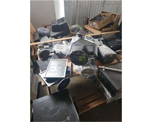 Foto de CASTRO/PR - Itens diversos (CPUs, impressoras, estabilizadores, monitores, cabos, periféricos e equipamentos de controle de ponto, cadeiras, carteiras, mesas, armários)
