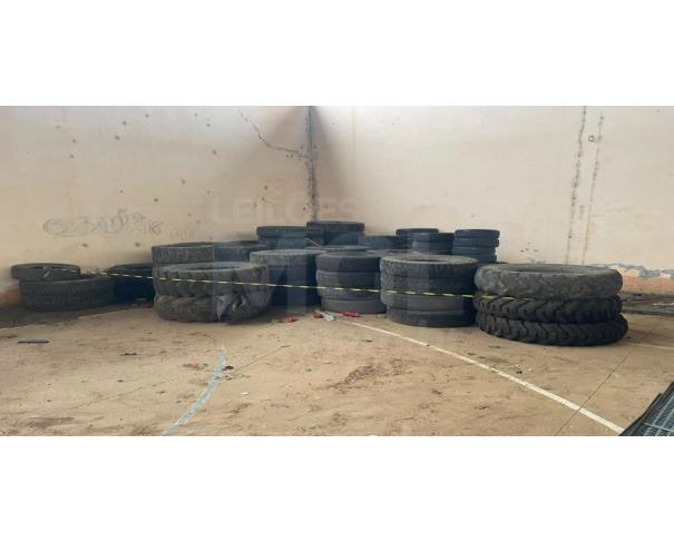 Foto de RESTINGA SÊCA/RS - Sucatas - Pneus usados e inservíveis, de diversos tamanhos e modelos