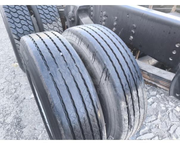 Foto de ITAÚNA MG - CAMINHÃO NO CHASSI TRUCADO  - VW 24.250 CLC 6X2 - NO DOCUMENTO ESTÁ COMO CARROCERIA FECHADA