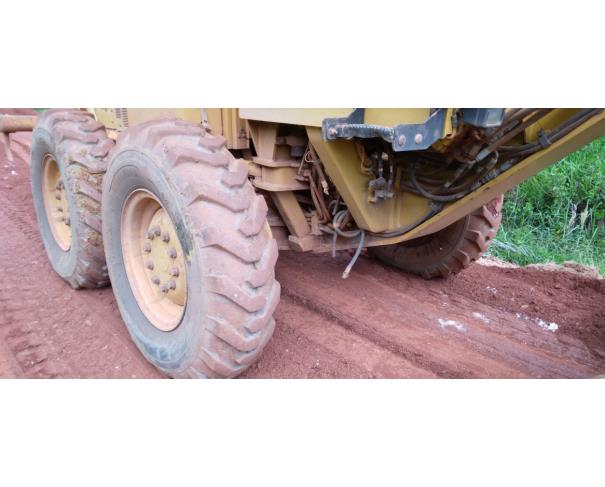 Foto de SANTO ANTONIO DO RIO ABAIXO/MG - Motoniveladora Caterpillar, modelo 120K.