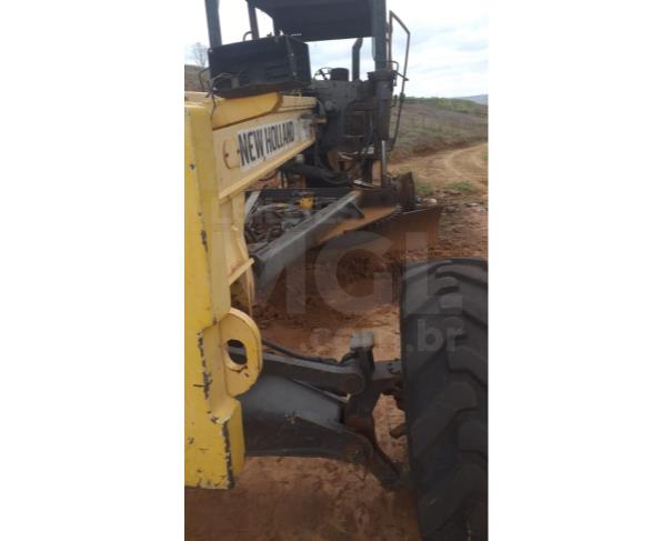 VIRGEM DA LAPA/MG - Motoniveladora New Holland modelo 140B