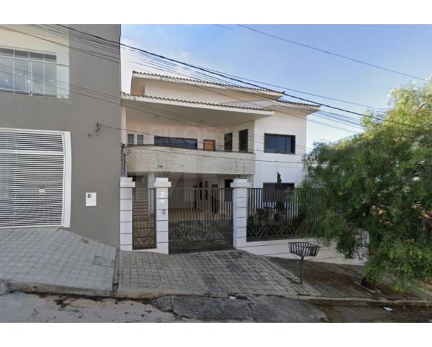 Foto de CAMPO BELO/MG — Casa com 2 pavimentos no bairro Jardim Europa