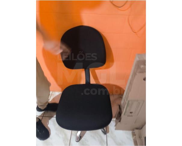 Foto de GUARANTÃ/SP - Totem álcool gel, impressora, nobreak, estabilizador, cadeira preta, extensão, teclado, ventilador, balança, relógio ponto, cadeira preta escritório giratória