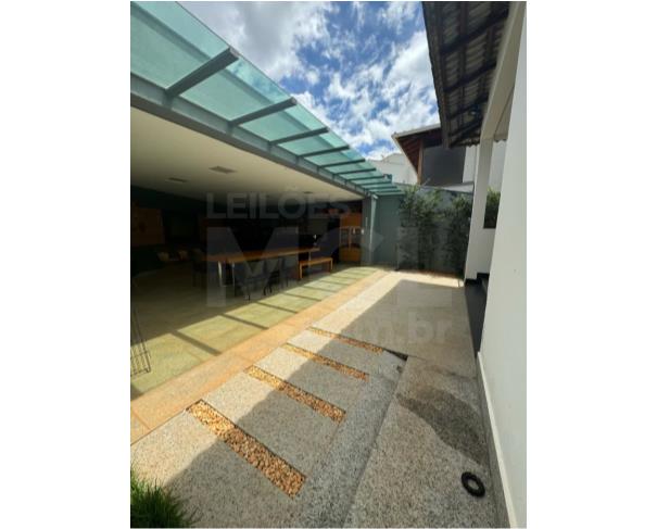 Foto de ITAÚNA/MG — Casa com 03 quartos sendo 01 suíte no bairro Belvedere
