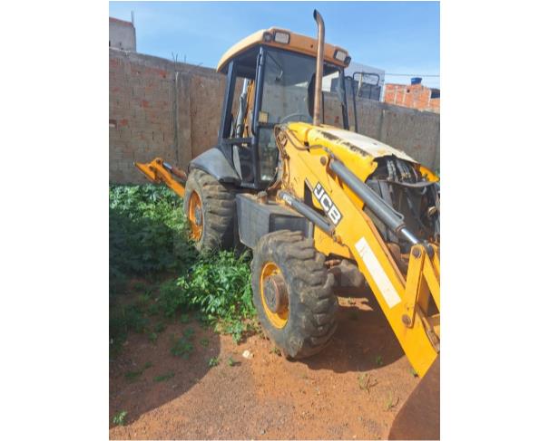 Foto de IRECÊ/BA - Retroescavadeira JCB, modelo 3C, cor amarela