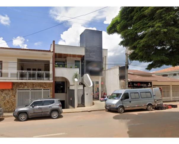 Foto de CRISTAIS/MG — [Fração Ideal de 50% sobre] Prédio no Centro