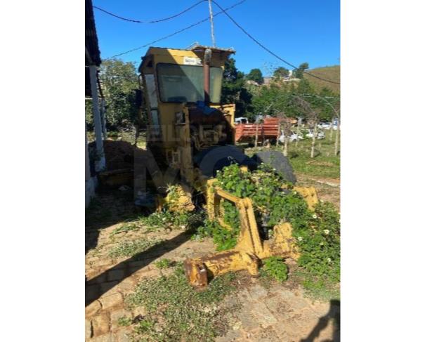 Foto de PORCIÚNCULA/RJ - Motoniveladora Caterpillar modelo 135H 